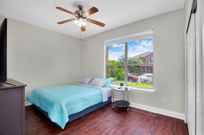 Building Photo - 1721 E Mesa Park Dr
