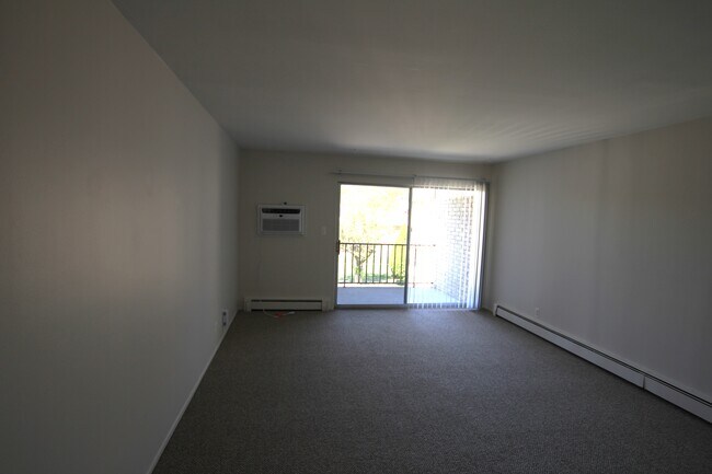 Living Room - 1080 N Campbell Rd