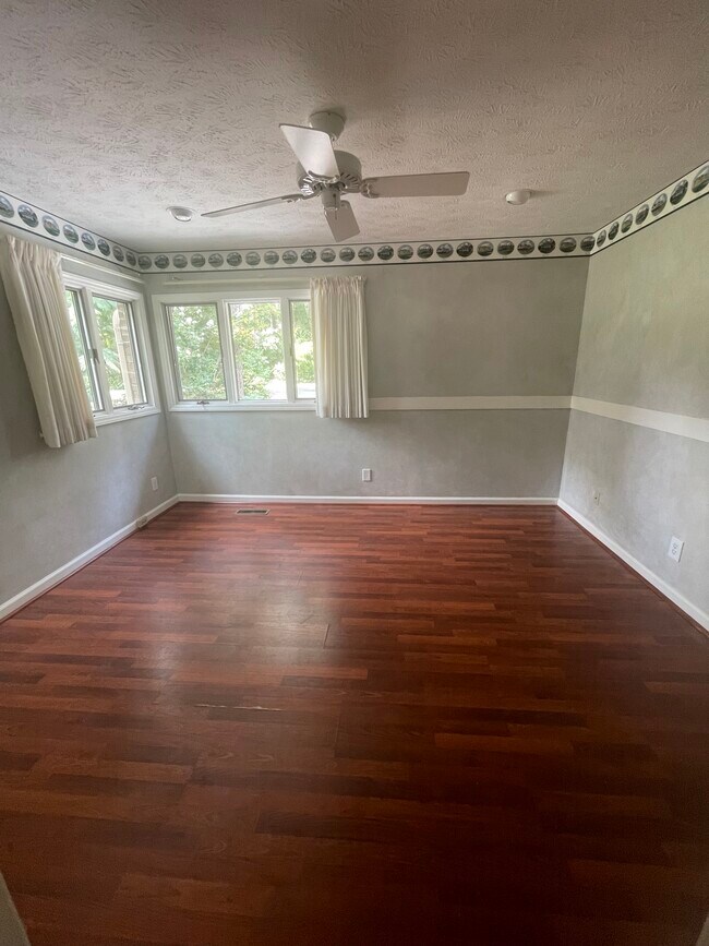 Building Photo - 750 Mimosa Dr