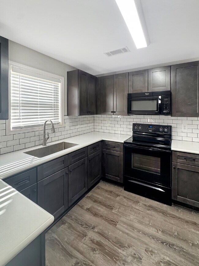 Building Photo - Now Available in Heritage Pointe!