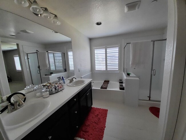 Building Photo - 23 White Alder Dr