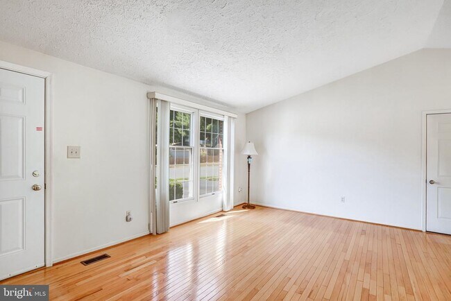 Building Photo - 1803 E Beech Rd