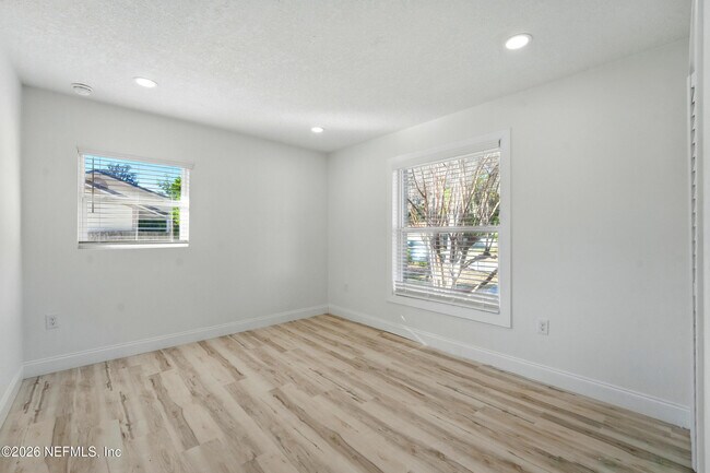 Building Photo - 2915 Holly Bay Rd