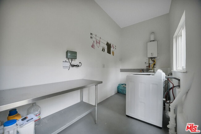 Building Photo - 380 Tamarac Dr