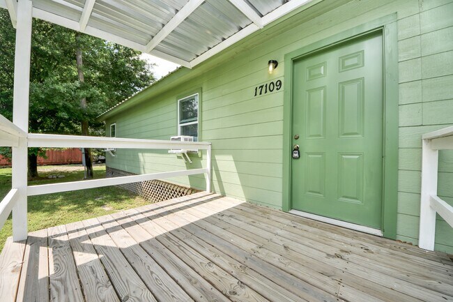 Building Photo - 17109 River Rd