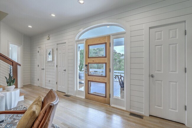 Building Photo - 1 Live Oak Dr