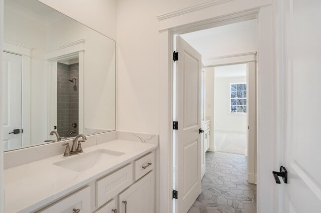 Building Photo - 1117 E Irvin Dr