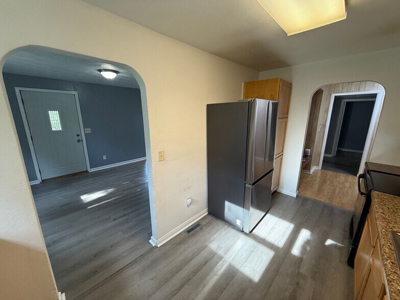 Building Photo - 7149 Stellhorn Rd