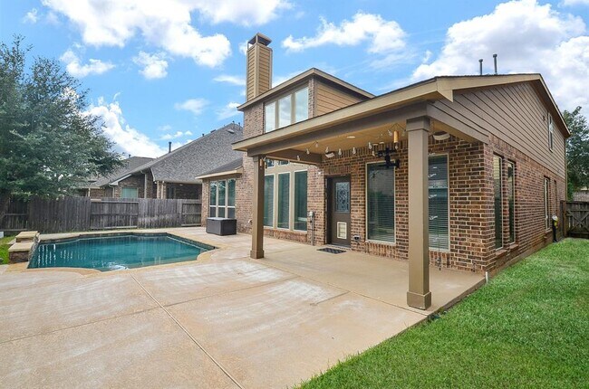 Building Photo - 28722 Maple Red Dr