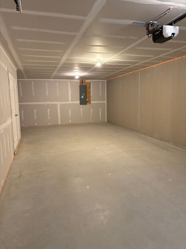 Building Photo - New Build! 3 Bedroom, 2.5 Bath NOW AVAILABLE!