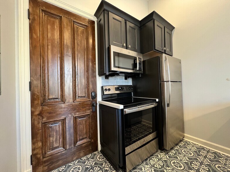 Building Photo - 904 Scott St