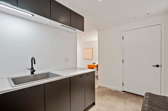 Building Photo - 4037 Penn Ave