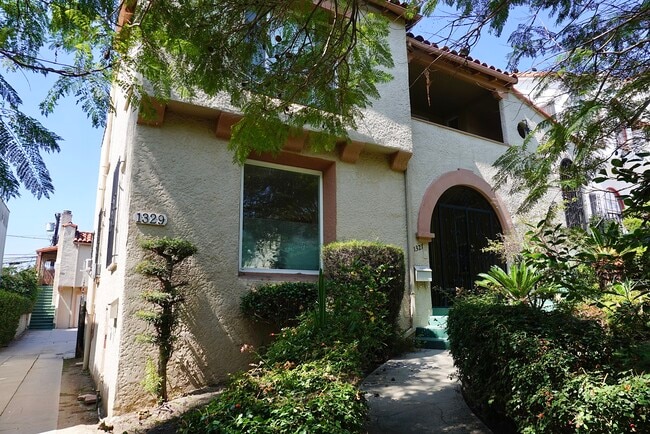 Building Photo - 1327 S Cloverdale Ave