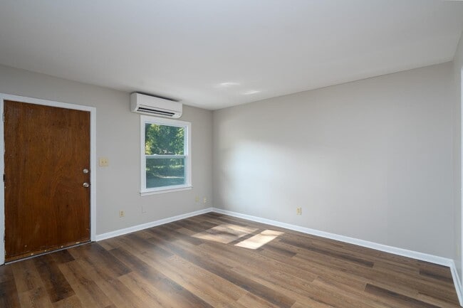 Building Photo - 745 Arbor St NE