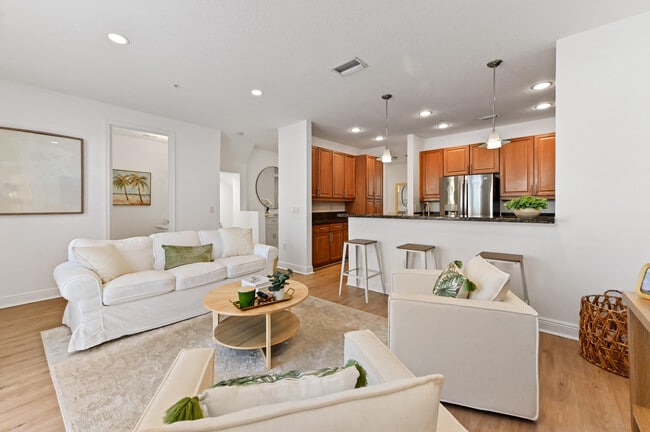 Building Photo - 642 NW 38th Cir