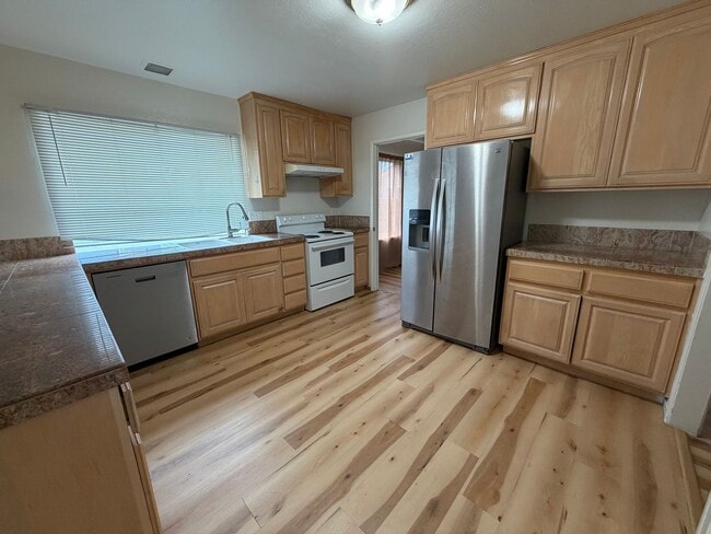 Building Photo - Welcome to this stunning 4 bedroom 2.5 bathroom home located in Fremont