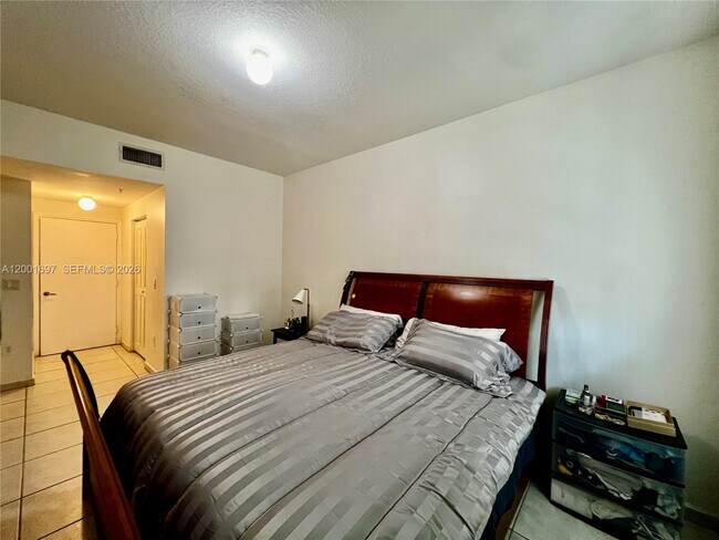 Building Photo - 7290 NW 114th Ave