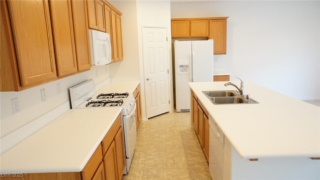 Building Photo - 10720 Elfstrom Ave