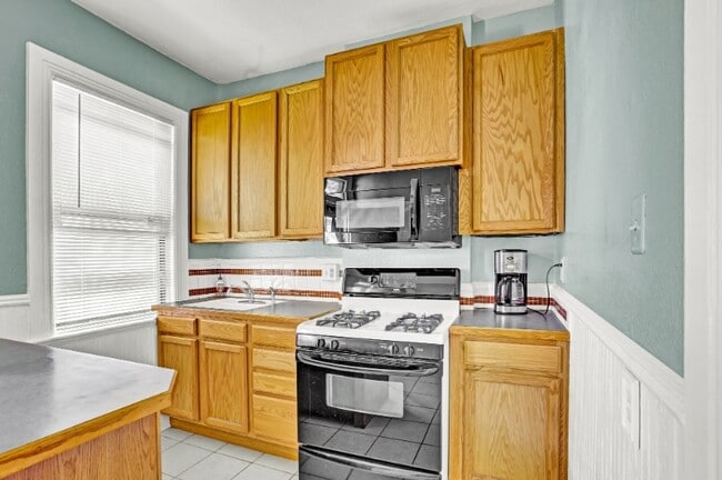 Building Photo - 1015 E 10th Ave