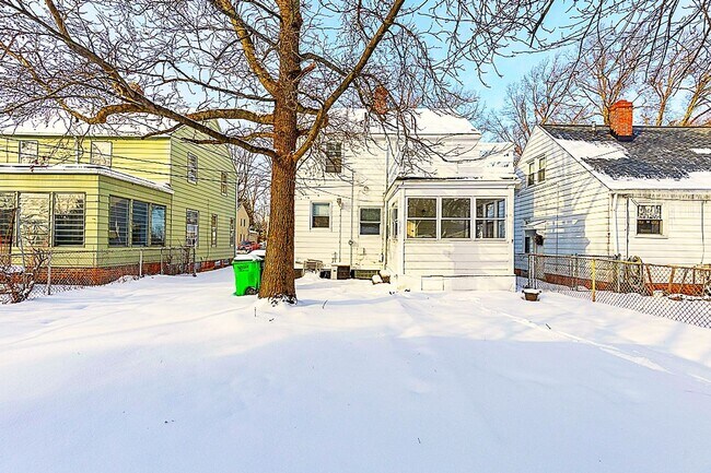 Building Photo - 3 BED 1 BATH SINGLE FAMILY HOME IN BEAUTIFUL SOUTH EUCLID