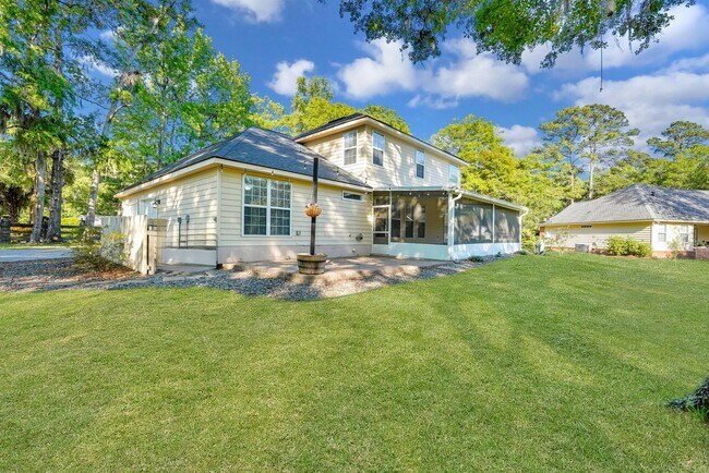 Building Photo - Richmond Hill Beauty: 4-Bedroom Home with Stunning Lagoon Views!