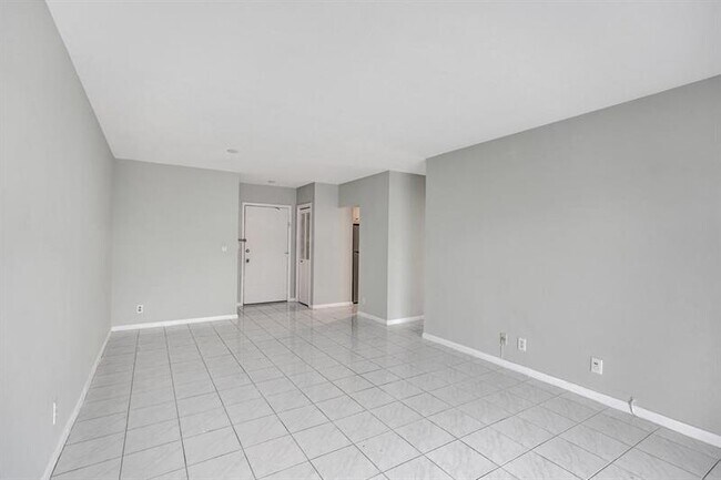 Building Photo - 200 S Birch Rd