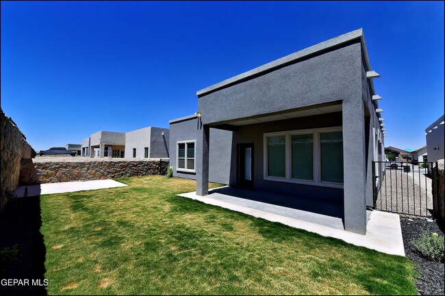 Building Photo - 13868 Paseo Perlas Dr
