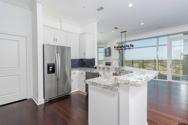 Building Photo - 2801 Wexford Dr
