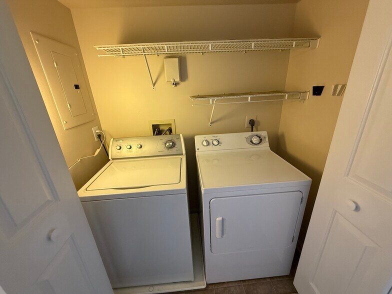 In unit laundry - 1808 Foxmeadow Cir