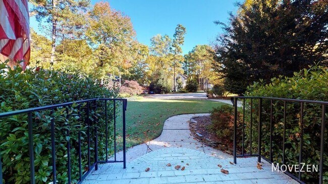 Building Photo - 123 Greymist Ln