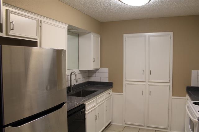 Building Photo - 927 Bluebird Dr