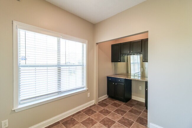 Building Photo - 453 Aviemore Loop