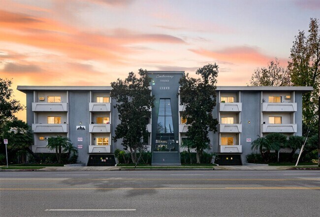 Interior Photo - 13860 Burbank Blvd