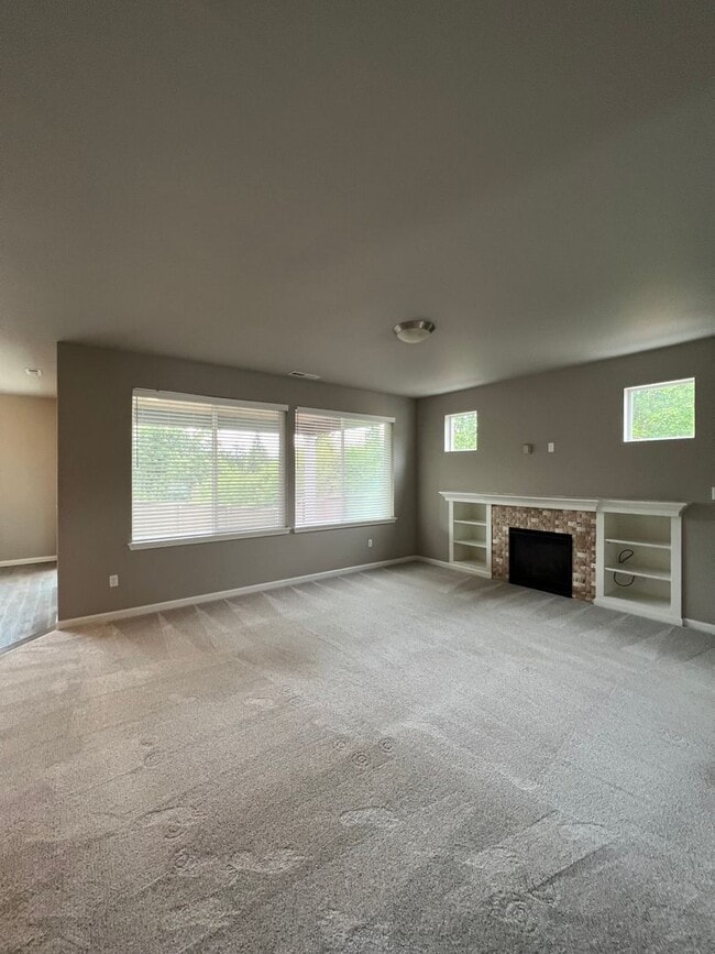 Building Photo - Quiet Luxury in a Forested Cul de Sac with...