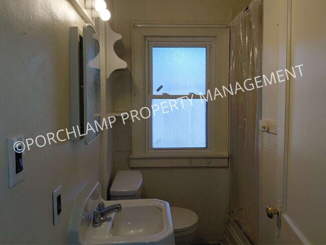 Building Photo - 216 W Grand Ave