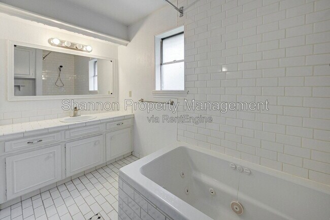 Building Photo - 5403 Clift Haven Dr