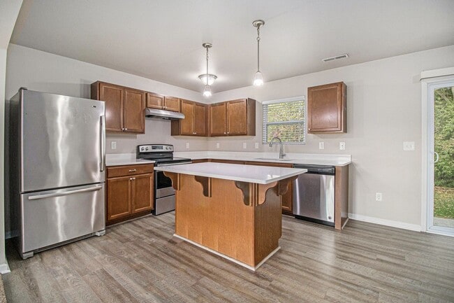 Building Photo - Immediate Occupancy Available!