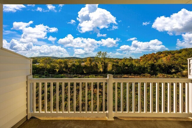 Building Photo - The Enclave At Gambrill View