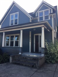 Building Photo - Pre-Leasing Now: 3 Bed/1 Bath House walkin...