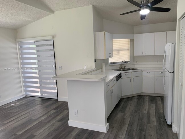 Building Photo - 2816 Stoneway Ln