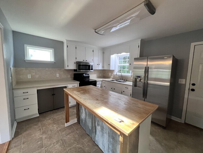 Building Photo - 69 Rainbow Rd