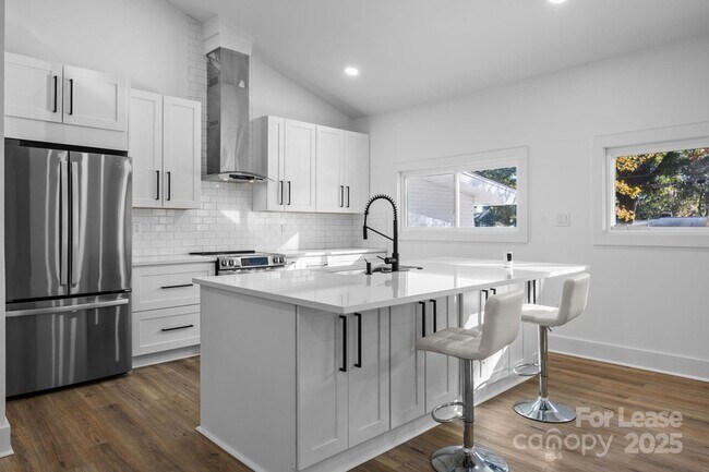 Building Photo - 8625 Cedarbrook Dr