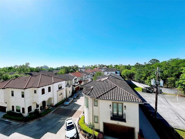Building Photo - 939 Queen Annes Rd