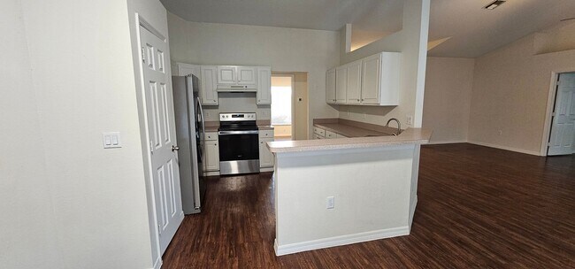 Building Photo - 1530 SW 19th Ave