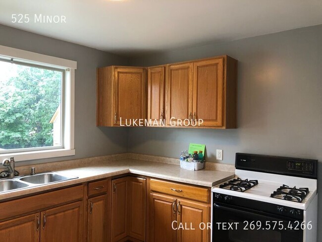 Building Photo - 525 Minor-