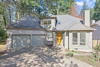 Building Photo - Elegant & Serene 3-Bedroom, 2 Bathroom Home Retreat in Desirable Arnold Creek