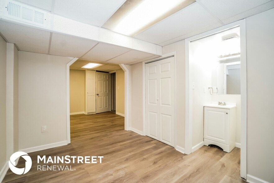 Building Photo - 4005 Vermilion Ave