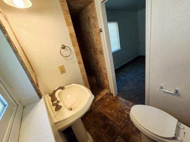 Building Photo - Rancho Cordova 3 Bedroom 2 Bath
