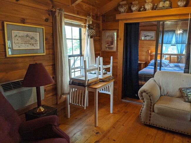 Building Photo - 2 Bed 1 Bath Cabin- All Utilities Included...