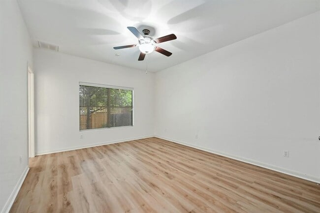Building Photo - 2408 Amur Dr